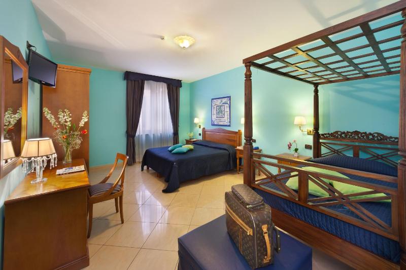 Quadruple Room image 2