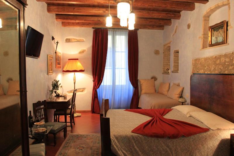 Double Room image 4