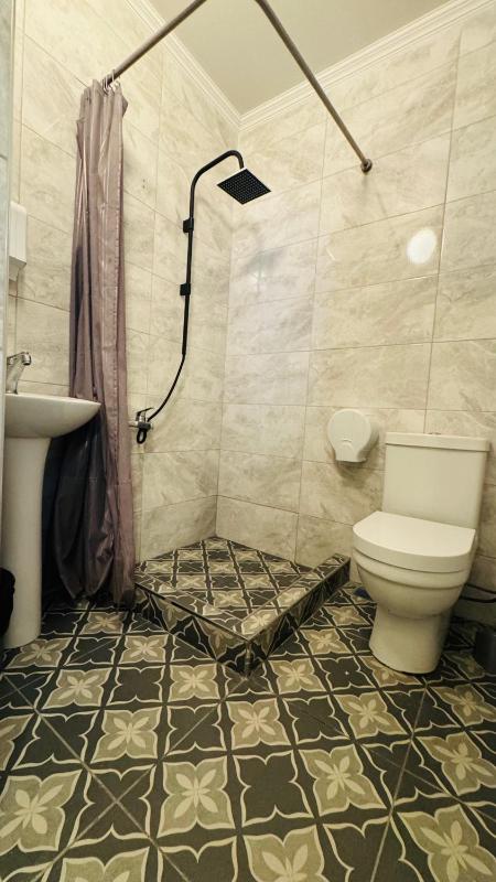 6 Bed Mixed Dorm Room With Bathroom image 4