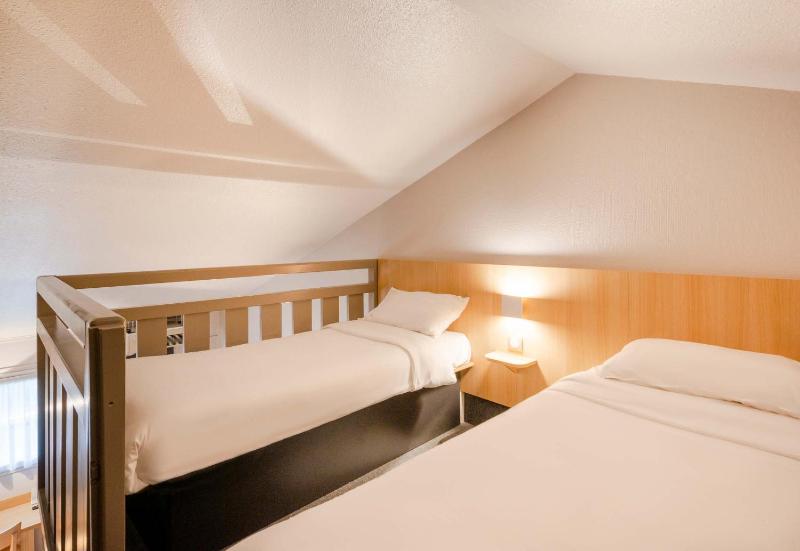Quadruple Room - Non-Smoking image 4
