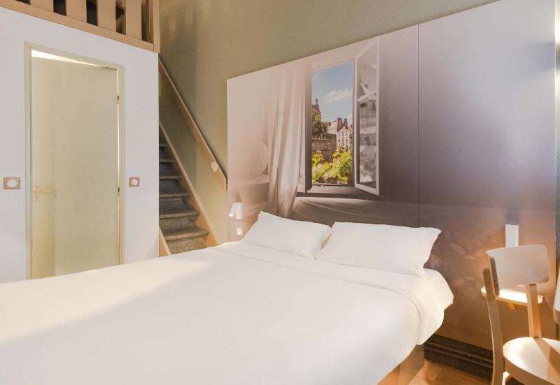 Quadruple Room image 4