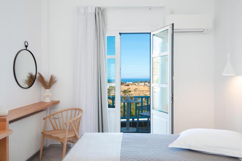 Triple Room with Sea View image 1