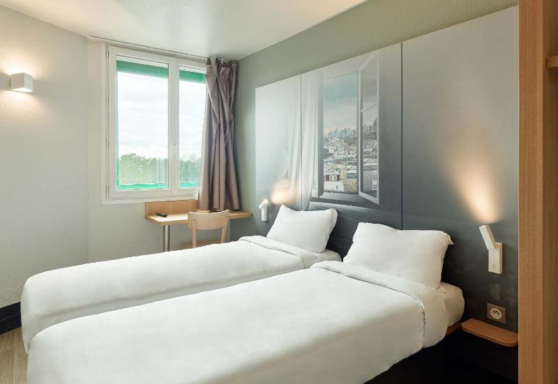 Twin Room - Non-Smoking image 3