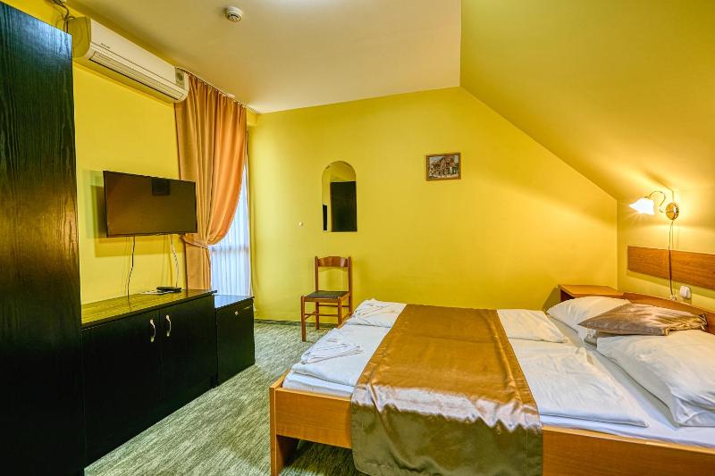 Quadruple Room with Air-Conditioning image 4