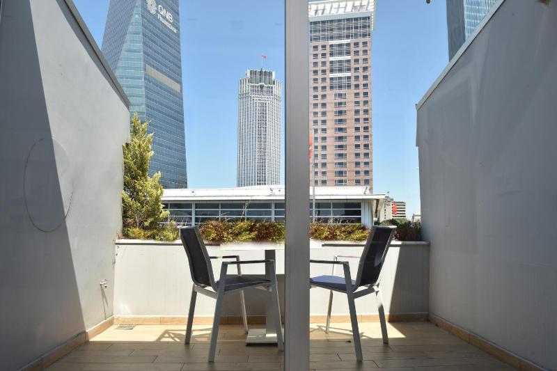 Suite with Balcony image 3