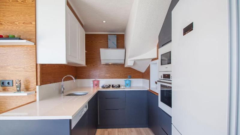Luxury Apartment with Private Heated Pool - Wave Maker - image 21