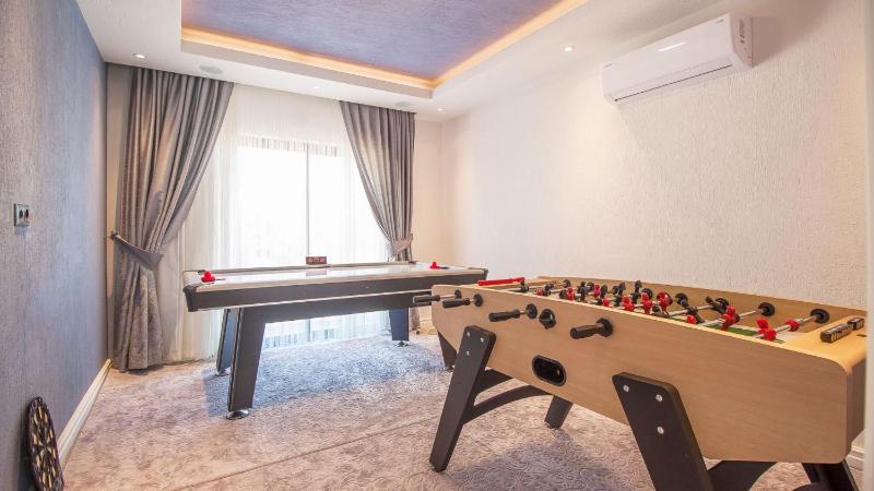 Luxury Apartment with Private Heated Pool - Wave Maker - image 8
