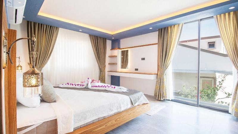 Luxury Apartment with Private Heated Pool - Wave Maker - image 24