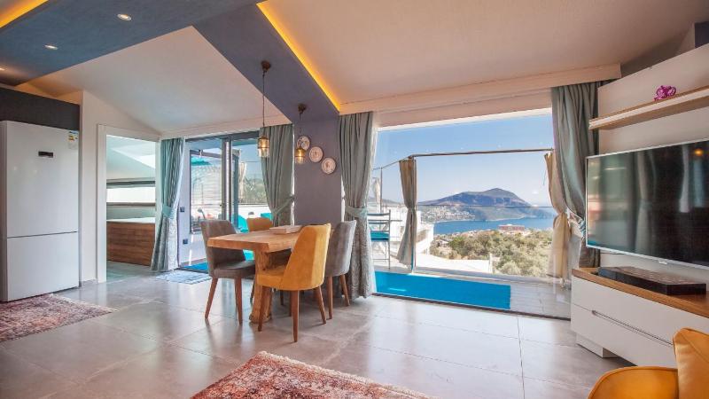 Luxury Apartment with Private Heated Pool - Wave Maker - image 29