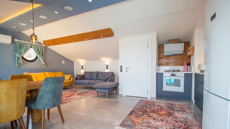 Luxury Apartment with Private Heated Pool - Wave Maker - image 6