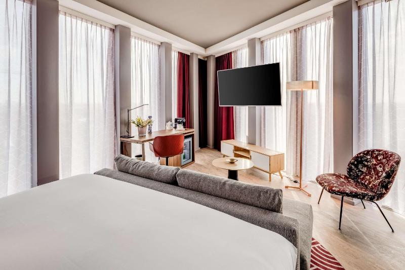  nhow Premium Double or Twin Room image 4