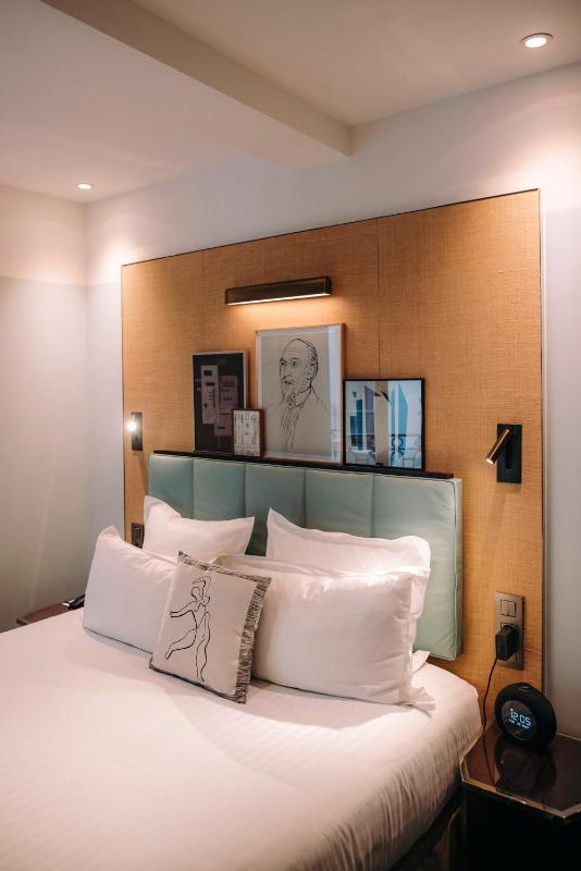 Deluxe Double Room with Pool Access image 4