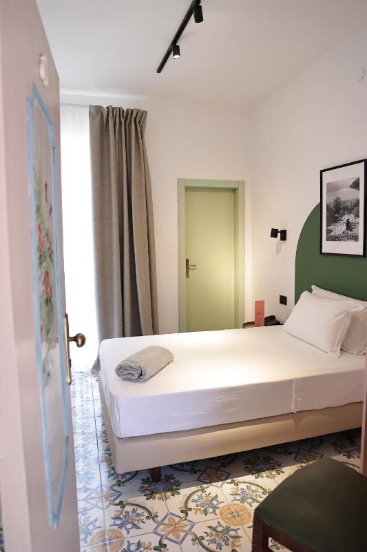 Standard Single Room image 4