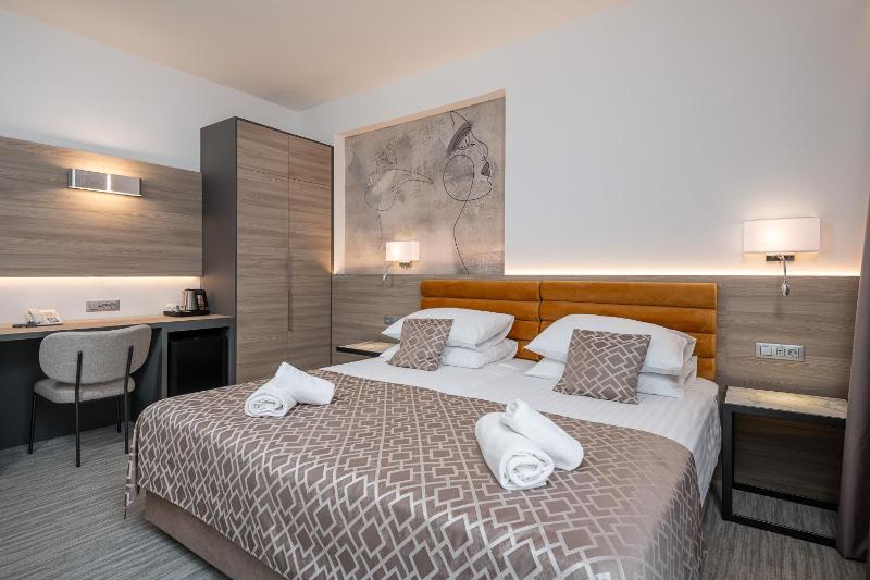 Double or Twin Room image 4