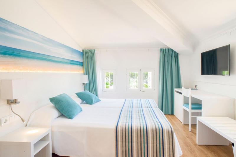 Standard Double Room image 3