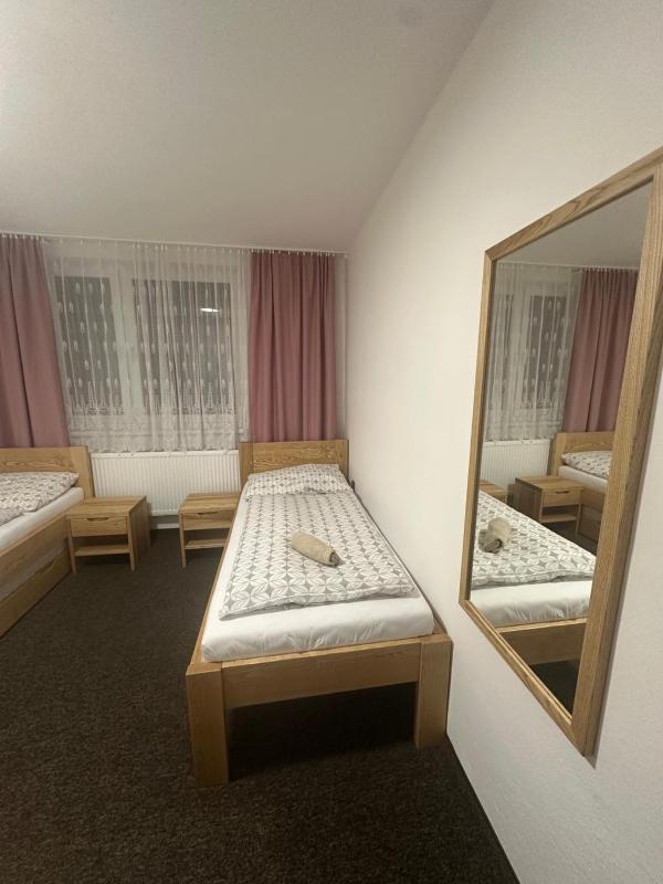 Twin Room with Garden View image 3