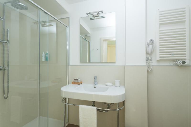 Superior Double Room image 3