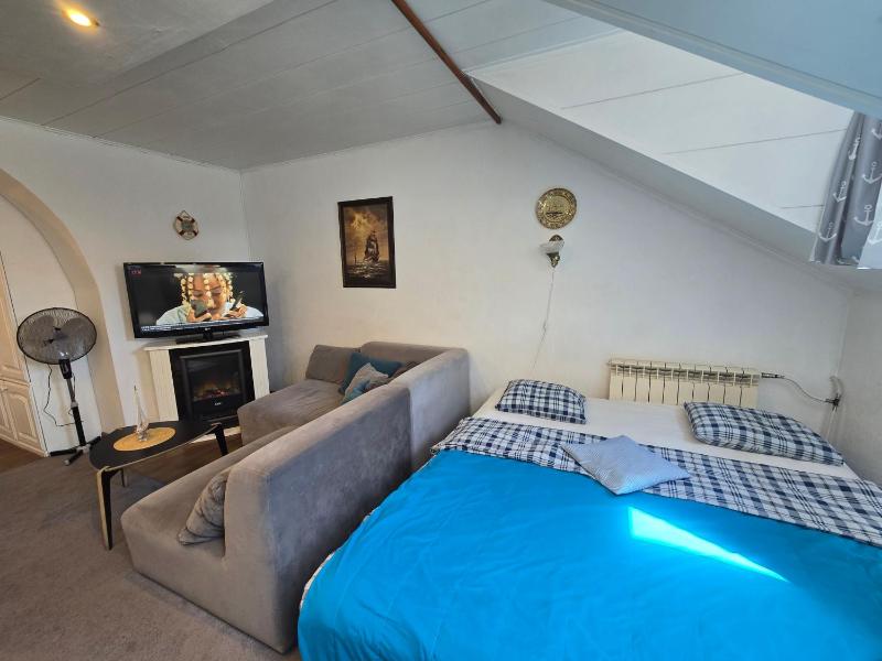 6A Meridian Apartment with sauna - image 3