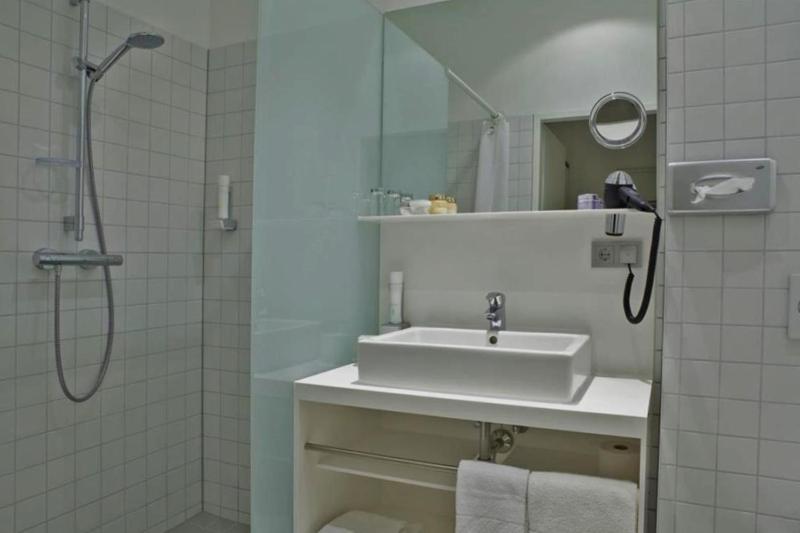 Single Room image 2