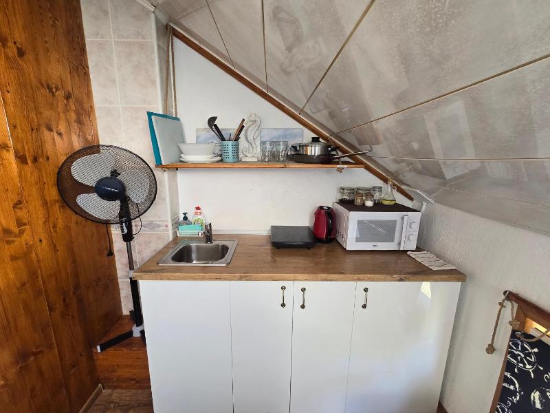 6B Meridian studio with Sauna - image 14