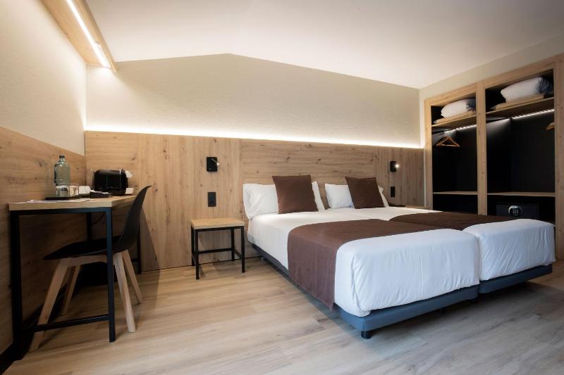 Quadruple Room image 3