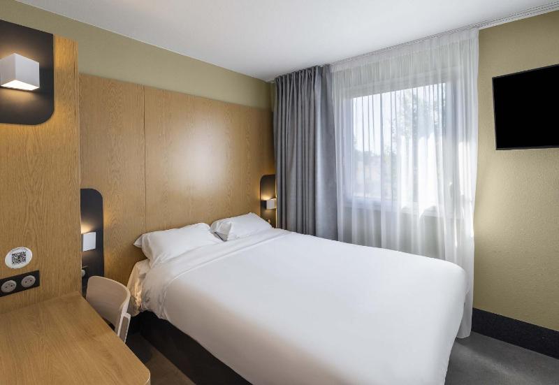 Double Room image 1