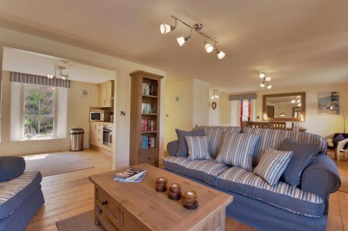 Coombe Villa - image 6