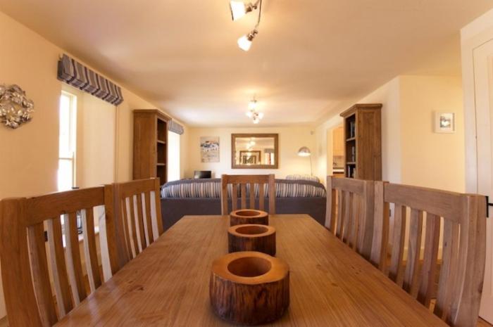 Coombe Villa - image 2