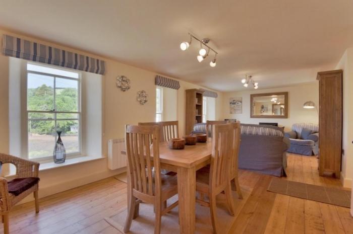Coombe Villa - image 5