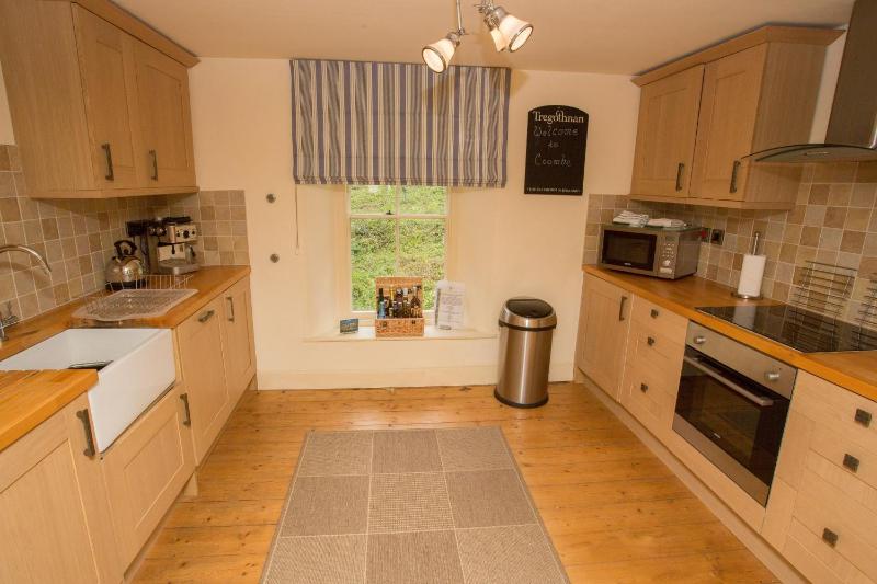 Coombe Villa - image 20