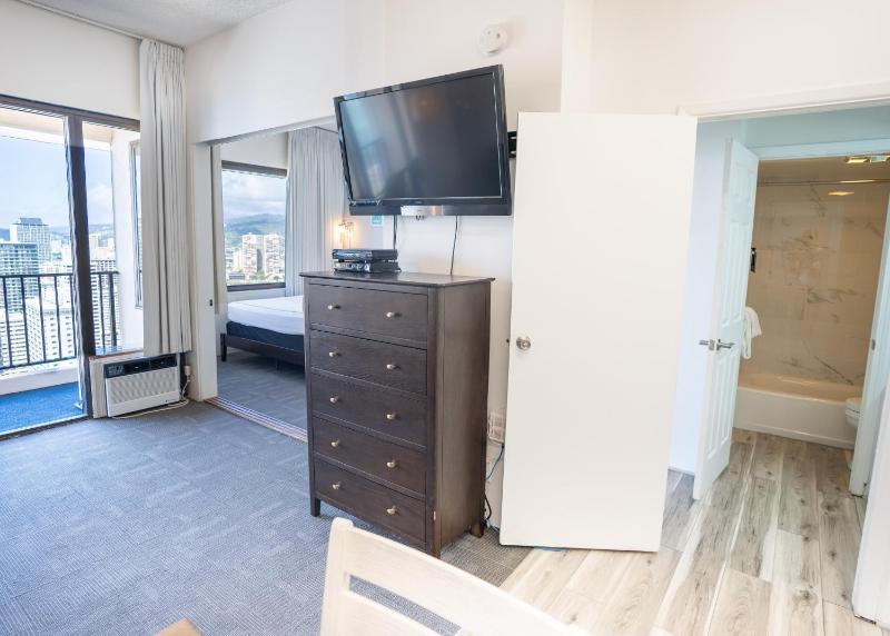One-Bedroom Apartment image 3