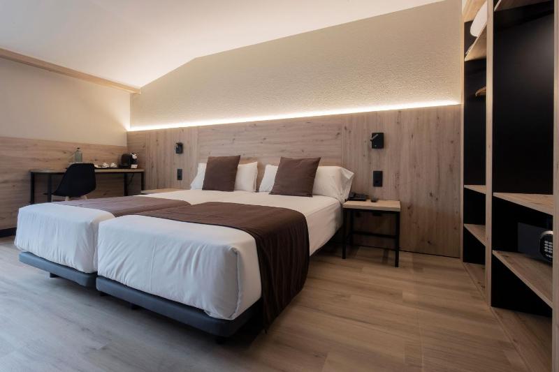 Quadruple Room image 4