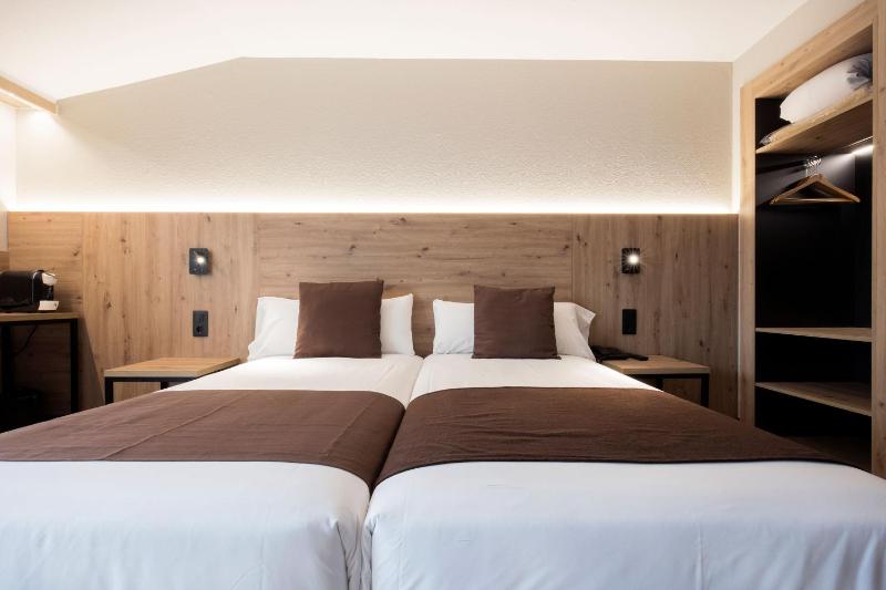 Quadruple Room (2 Adults + 2 Children) image 4