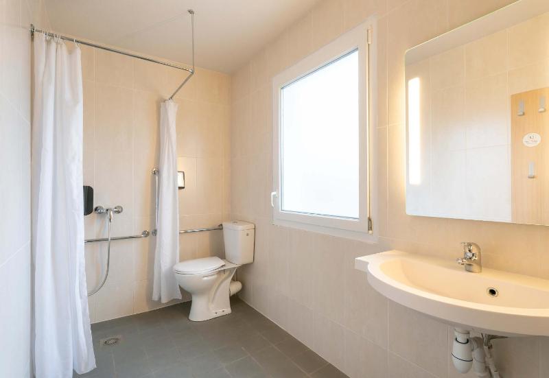Double Room - Disability Access image 4