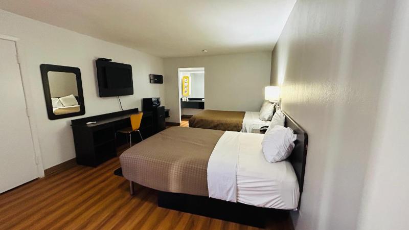 2 Full Beds Non-Smoking image 4