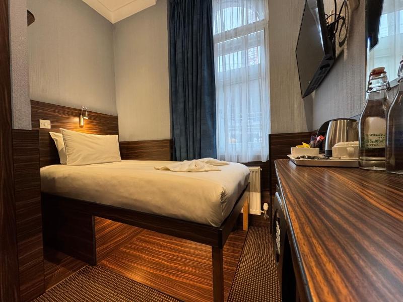 Single Room image 4