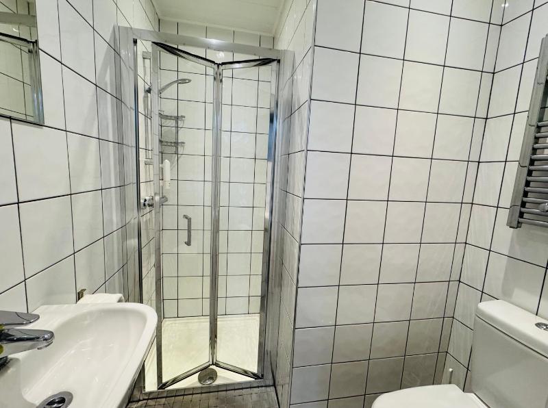 Single Room image 3