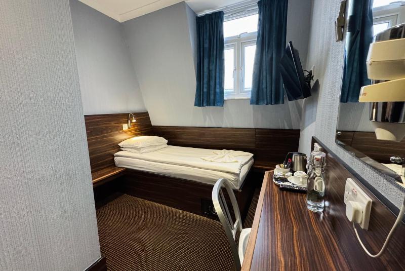 Single Room image 2