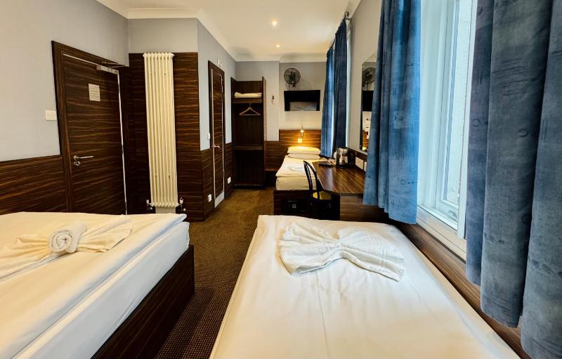 Quadruple Room image 3