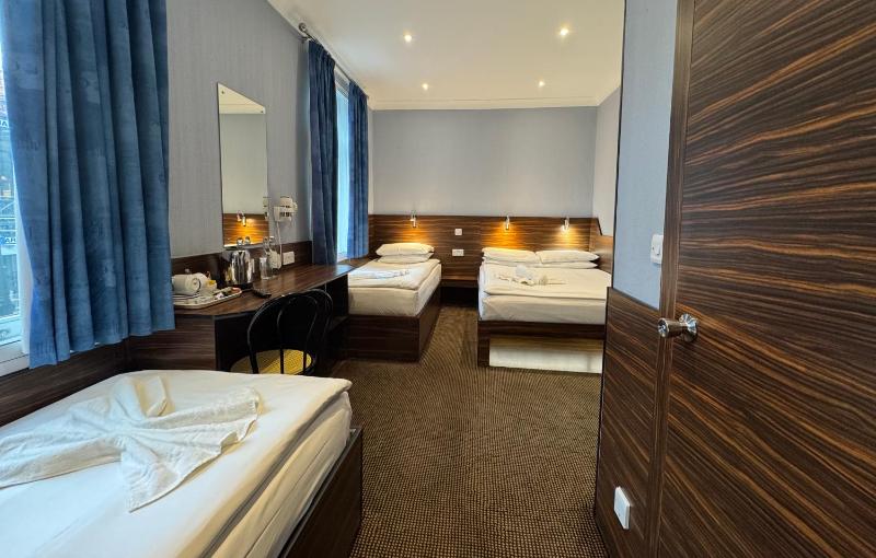 Quadruple Room image 2