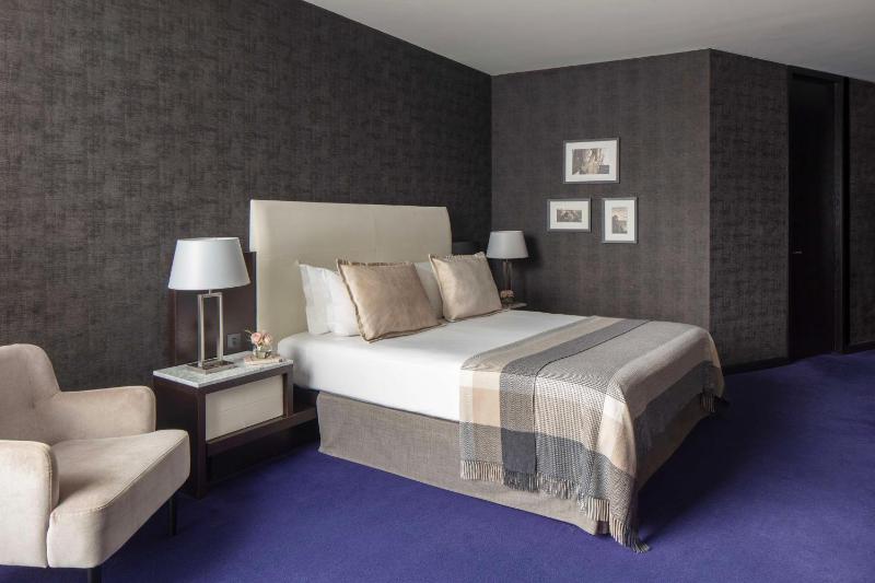 Deluxe Double or Twin Room image 1