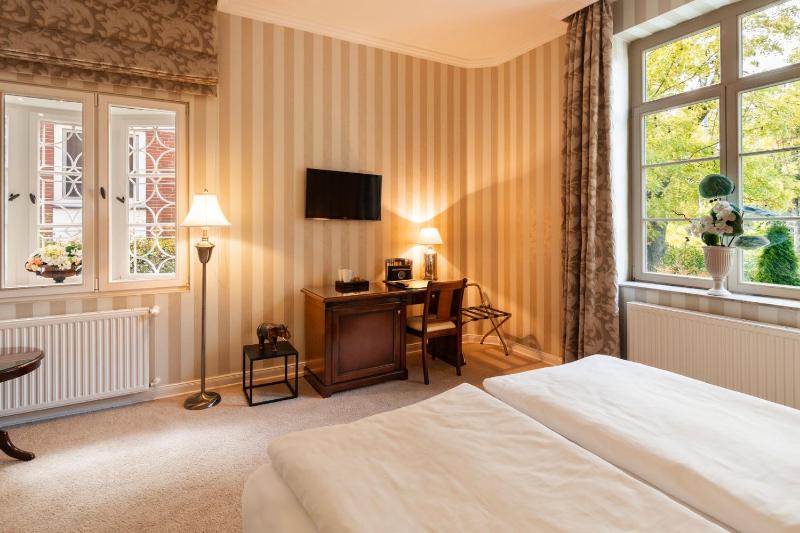 Deluxe Double Room image 4