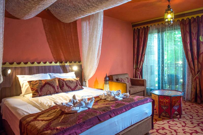 Premium Double Room image 3