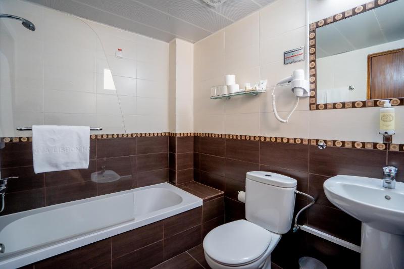 Double or Twin Room image 3