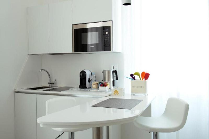 Studio with Spa Bath image 4