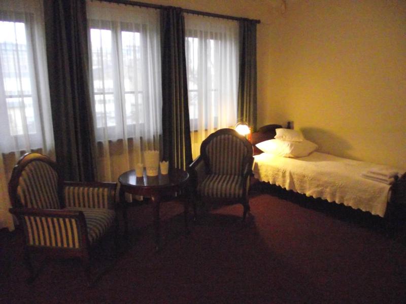 Family Room image 4