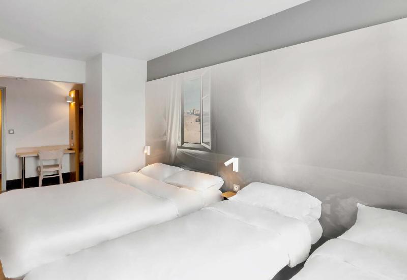 Quadruple Room image 3