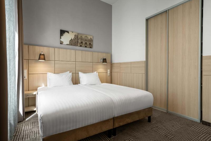 Standard Double or Twin Room image 4