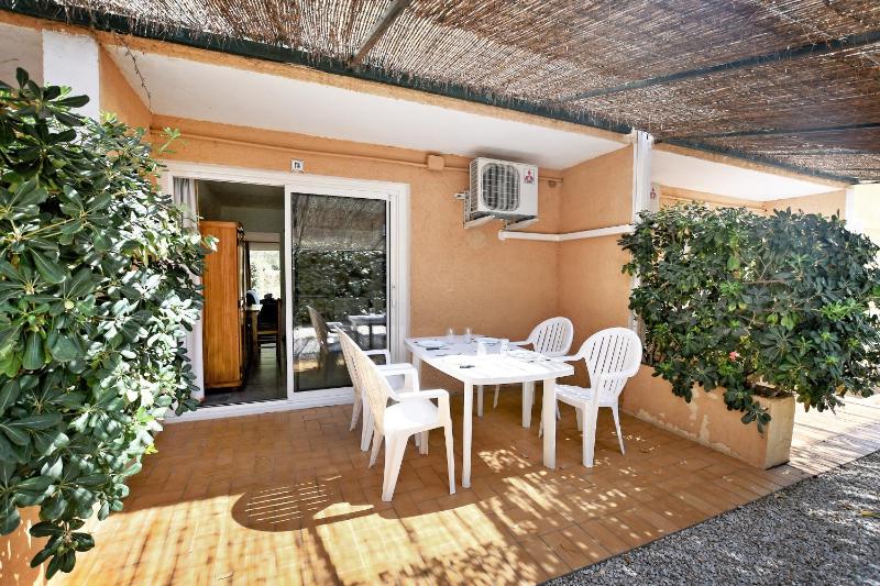 One-Bedroom Apartment image 4