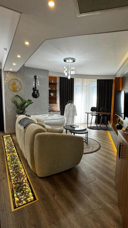 Queen Room with Spa Bath image 4